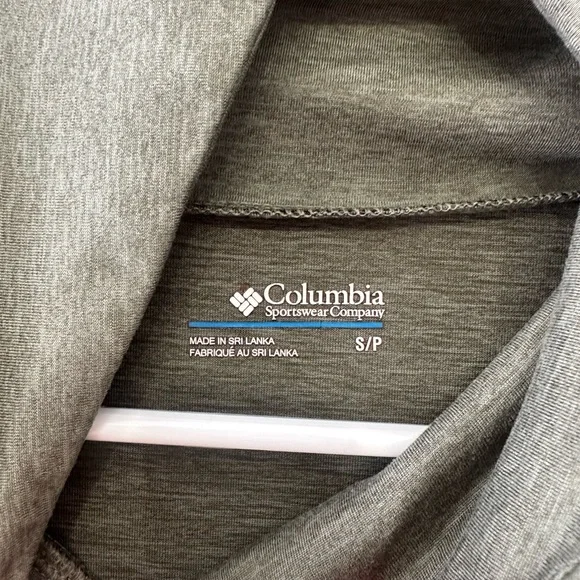 Columbia Forest Green Women’s Turtleneck - Picture 4 of 4